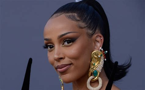 Jan 8, 2021 · Saweetie kicks off 2021 on Thursday (January 7) with the release of the Doja Cat collab that she previously teased and nearly prematurely arrived in December. The “ICY GRL” rapper and Doja are ... 